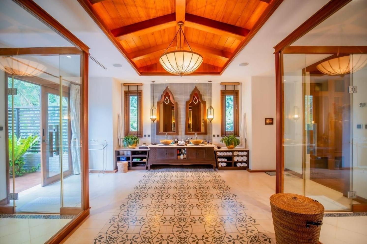 Royal Legacy Private Villa With Private Golf Course Phuket Exteriör bild